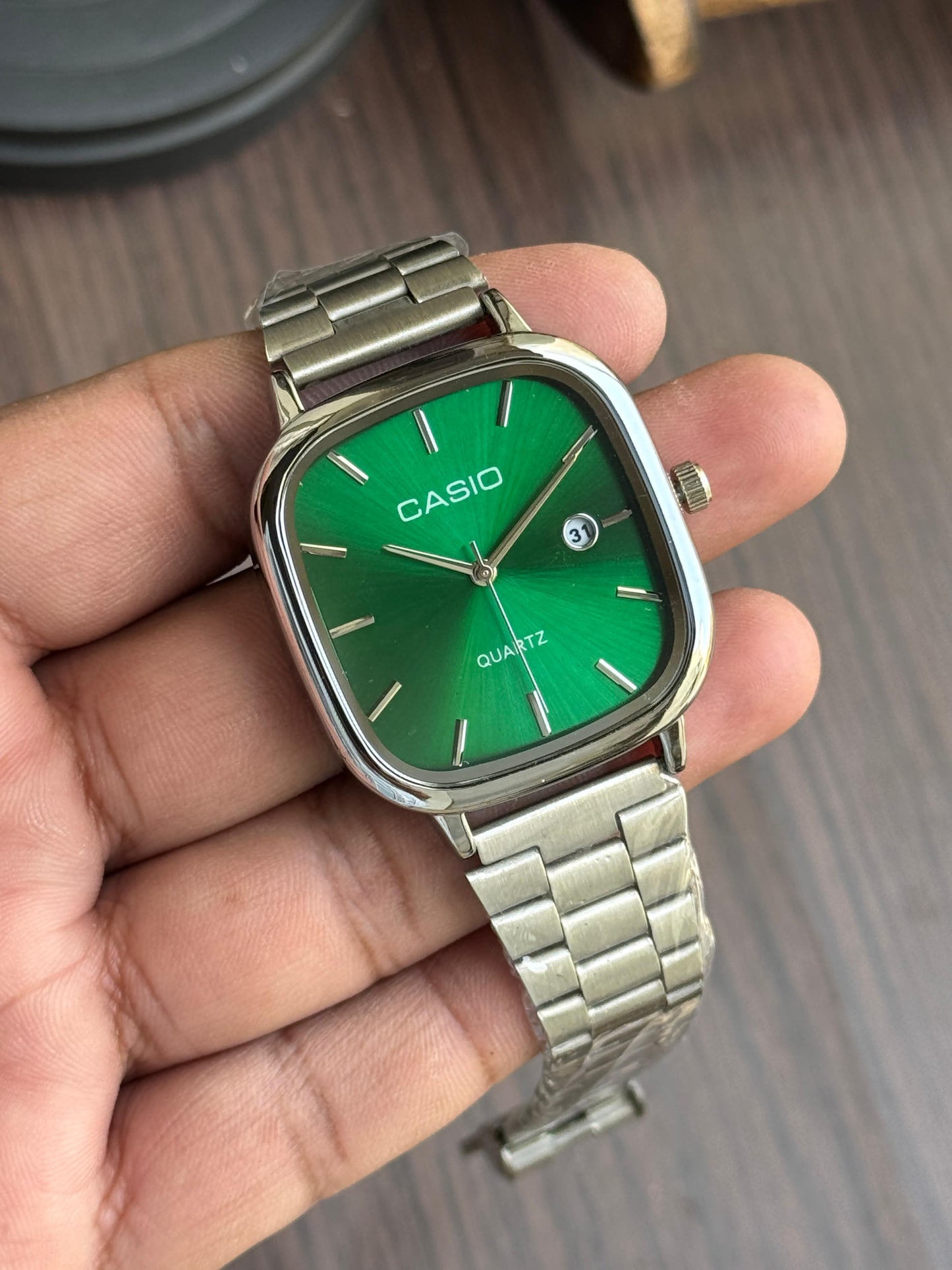 SB PREMIUM OLD MONEY GREEN DIAL SILVER BODY ANALOG WATCH