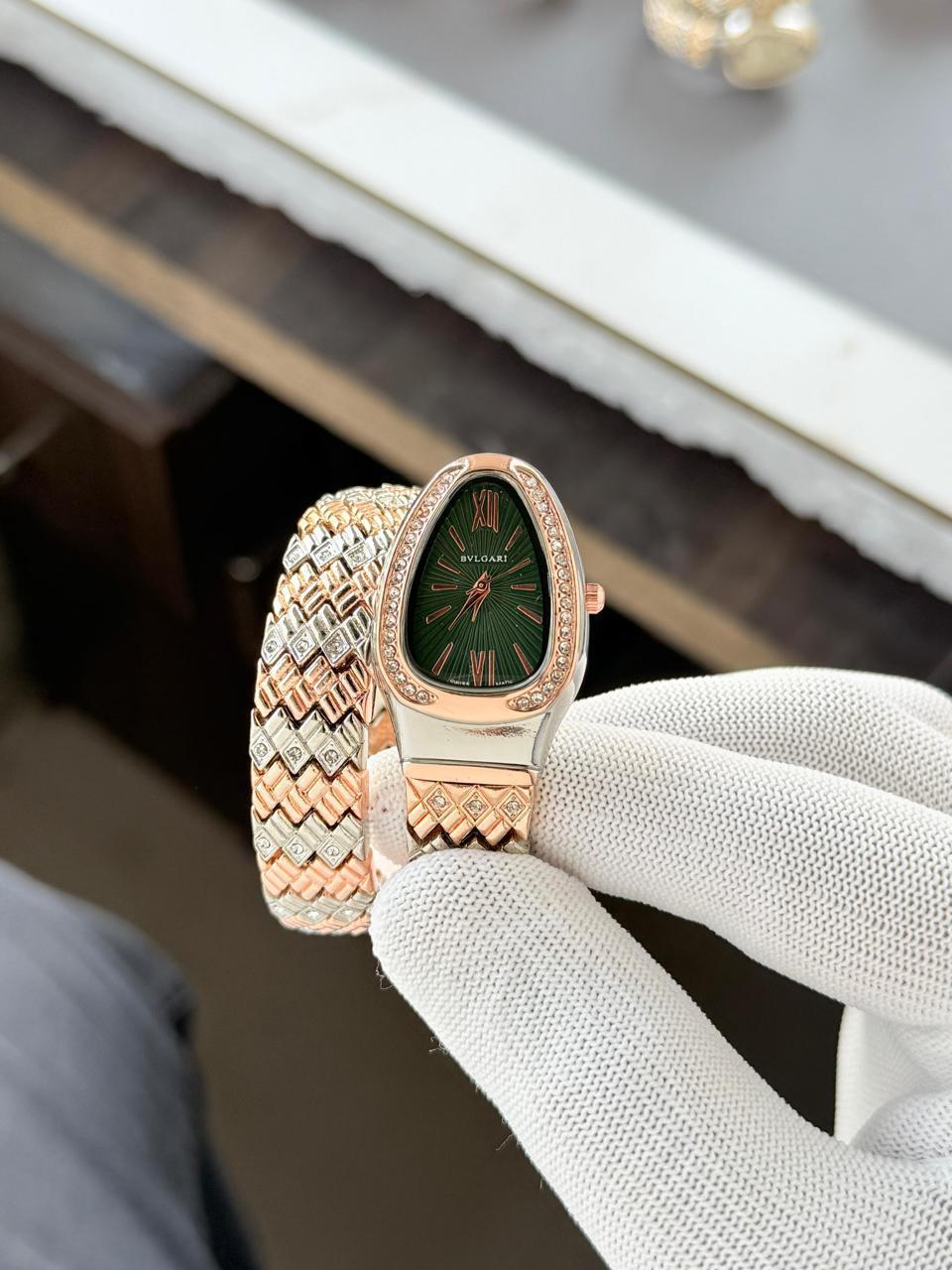 Bulgari Snake Diamond Belt
Two tone rose green Dial Womens Watch
