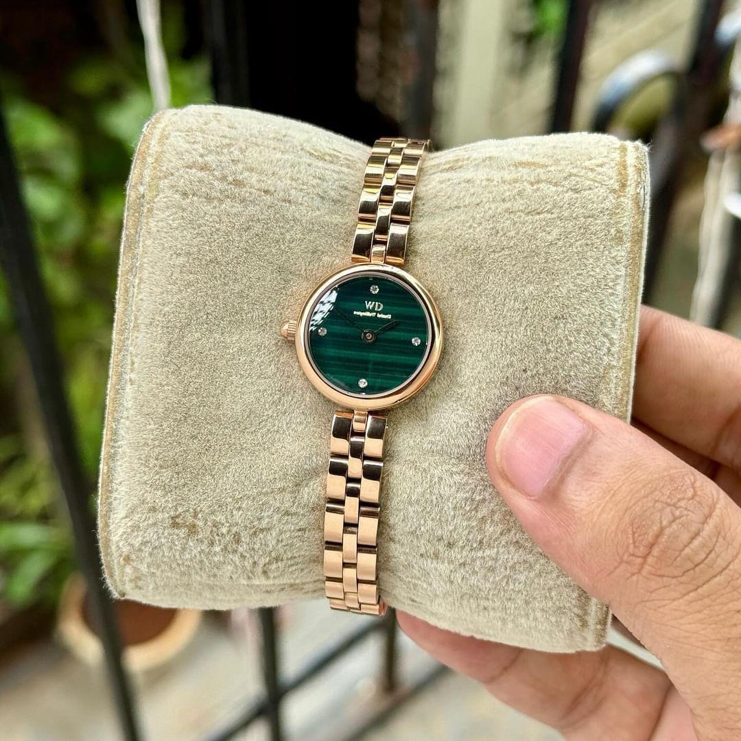 D-W SMALL MINI DIAL FOR WOMENS
( ROSE GOLD GREEN )
