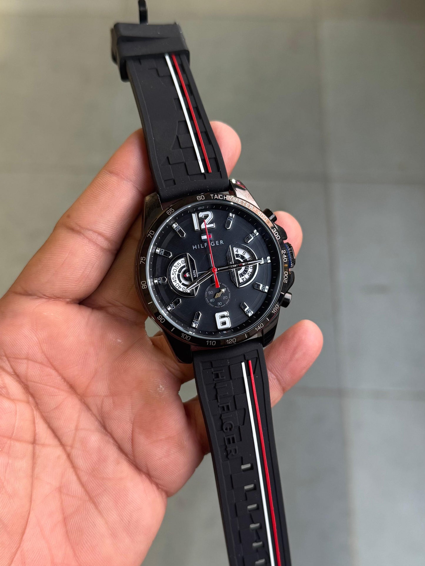 Tom-y silicon full black Regular Quartz Watch