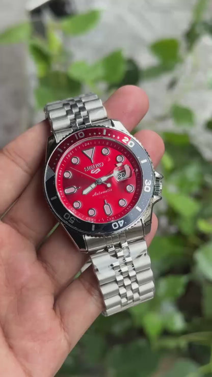 Seko Gmt  Silver Red Watch 
( Battery Operated Looks Like Automatic )