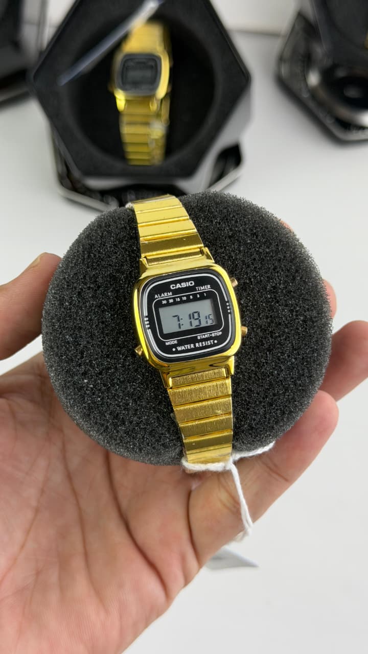 BABY VINTAG GOLD BLACK WATCH SMALL DIAL 
FOR WOMENS