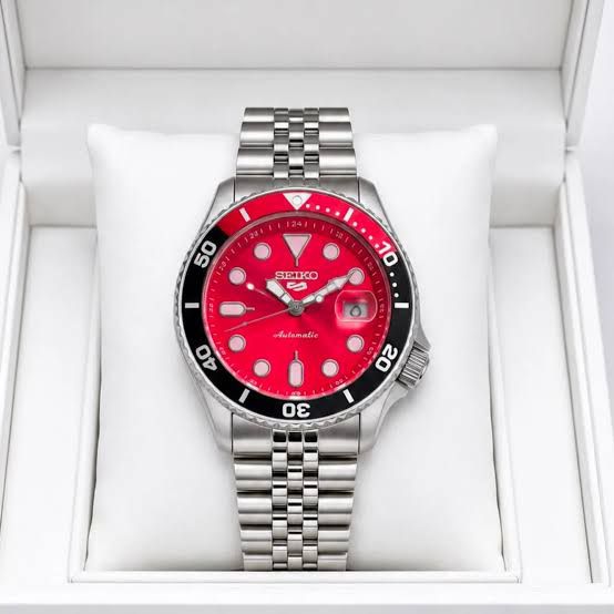 Seko Gmt  Silver Red Watch 
( Battery Operated Looks Like Automatic )