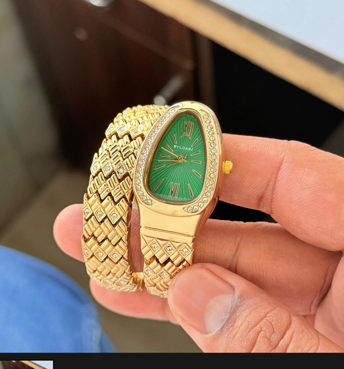 Bulgari Snake Diamond Belt 
gold green Dial Womens Watch
