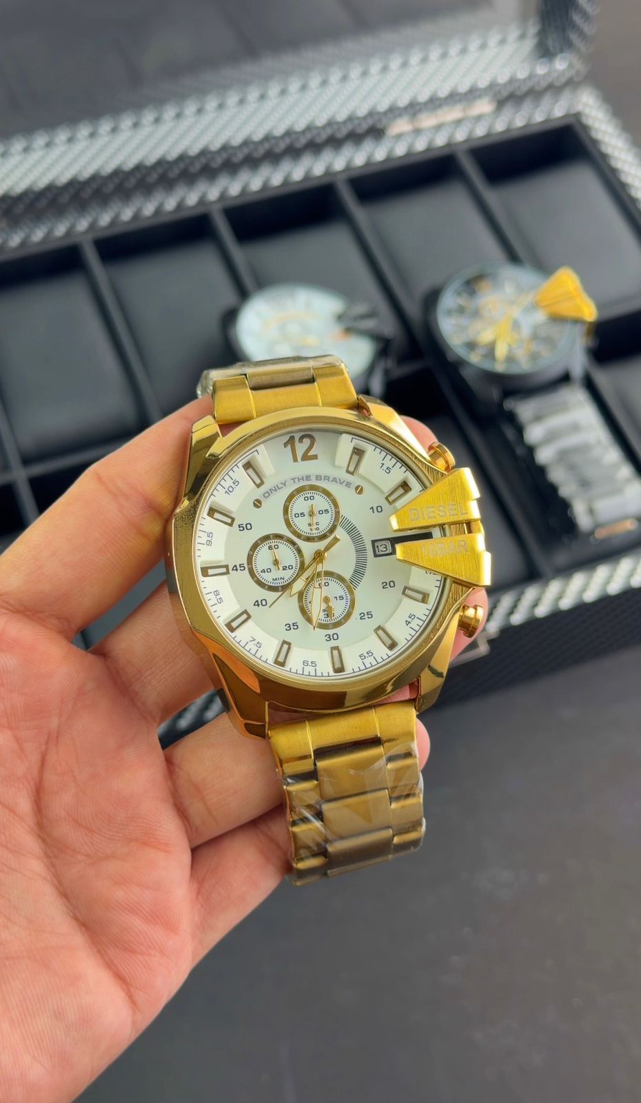 DIESAL 10 BAR JAPNESE QUALITY HEAVY GOLD WHITE  WATCH