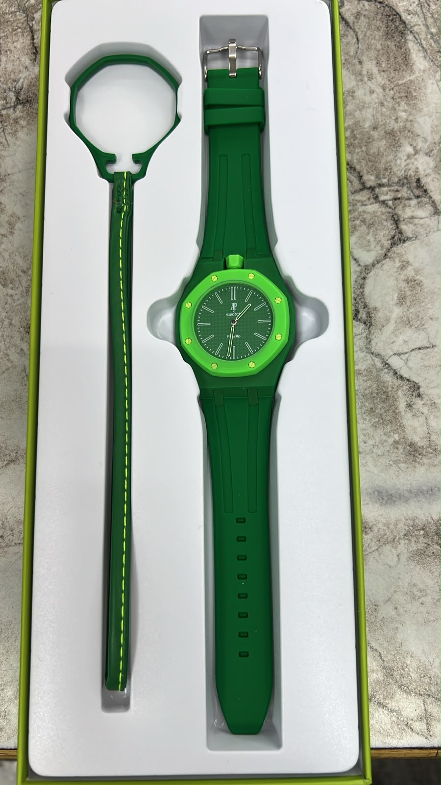 ROYAL POP WATCH GREEN COLOUR FIBER BODY