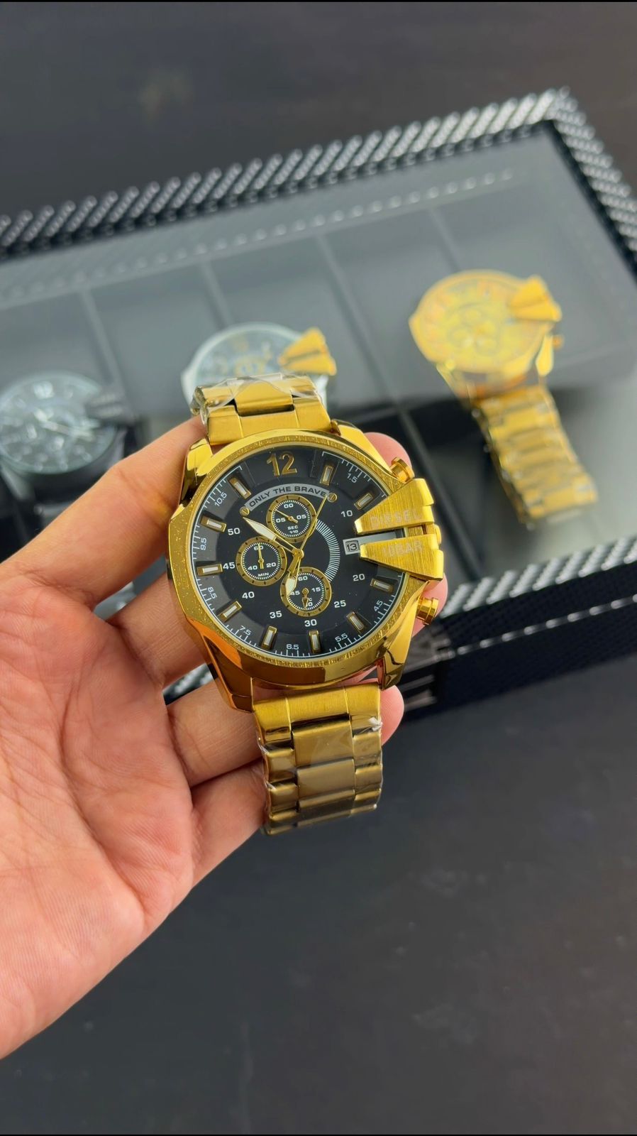 DIESAL 10 BAR JAPNESE QUALITY HEAVY GOLD BLACK  WATCH