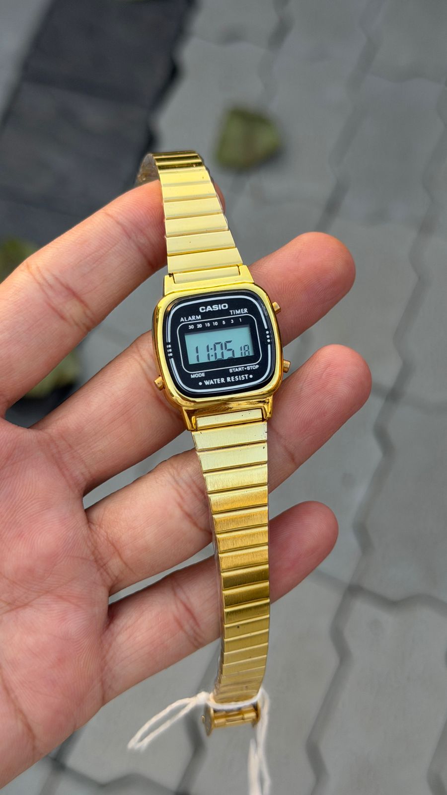 BABY VINTAG GOLD BLACK WATCH SMALL DIAL 
FOR WOMENS