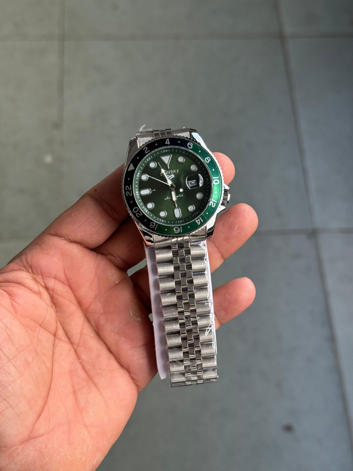 Seko Gmt Silver Green Watch 
( Battery Operated Looks Like Automatic )